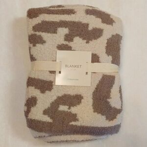 🐆 CHEETAH PRINT PLUSH BLANKET BY MAURICES size 60x50"